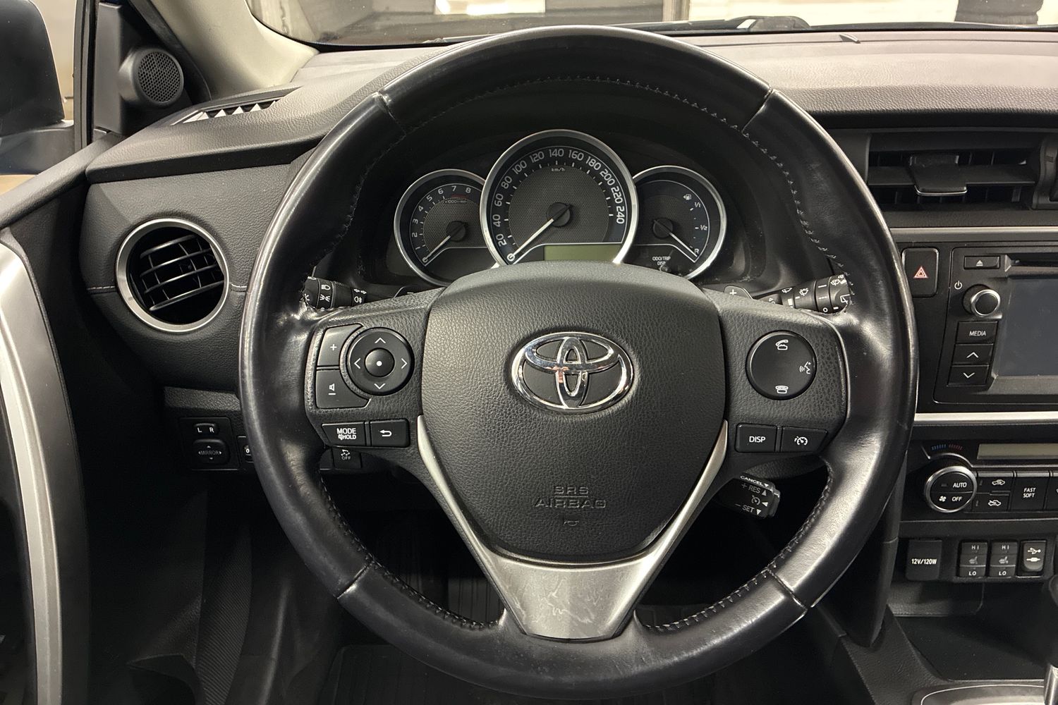 Toyota Auris 2015