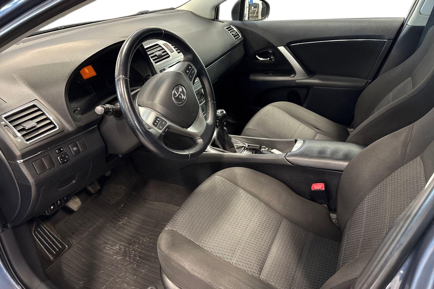 TOYOTA AVENSIS 2012