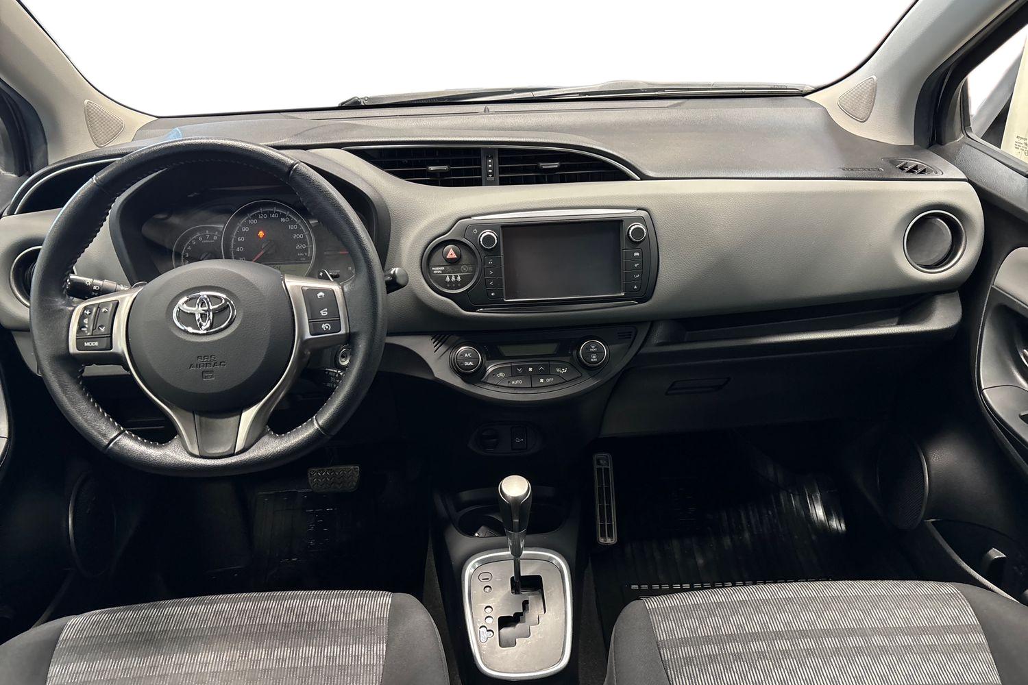TOYOTA YARIS 2016