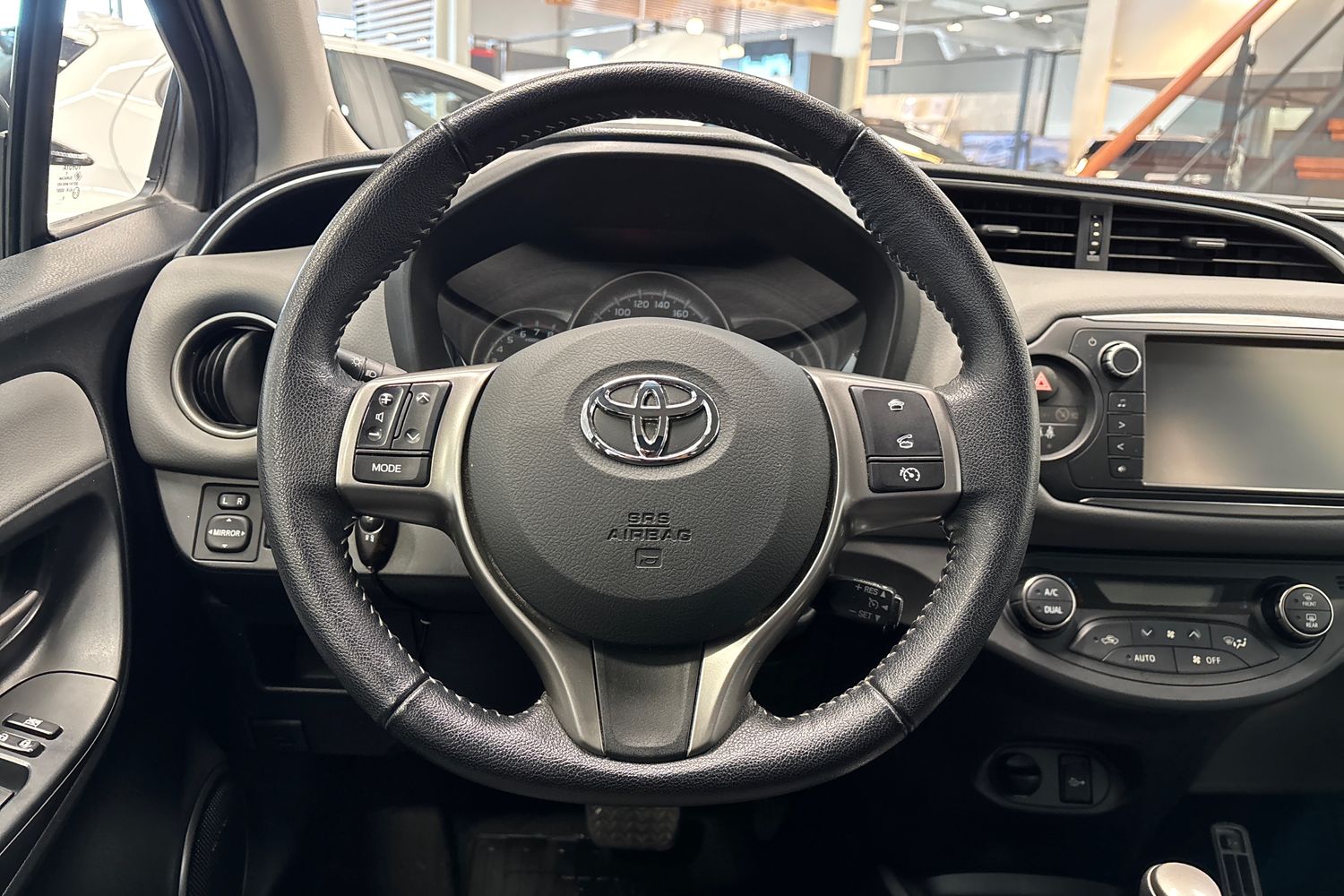 TOYOTA YARIS 2016