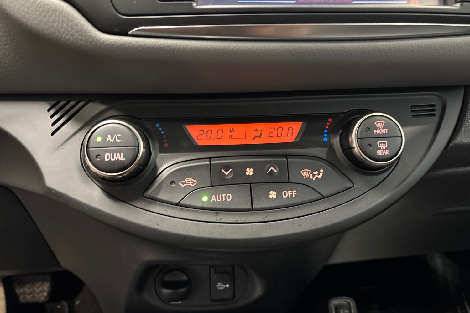 TOYOTA YARIS 2016