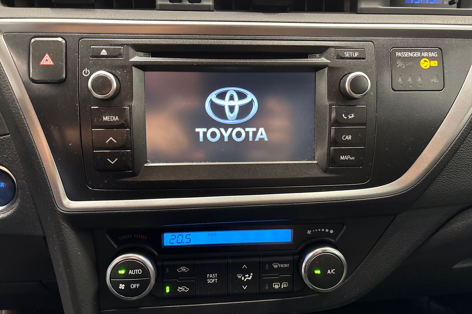 TOYOTA AURIS 2015