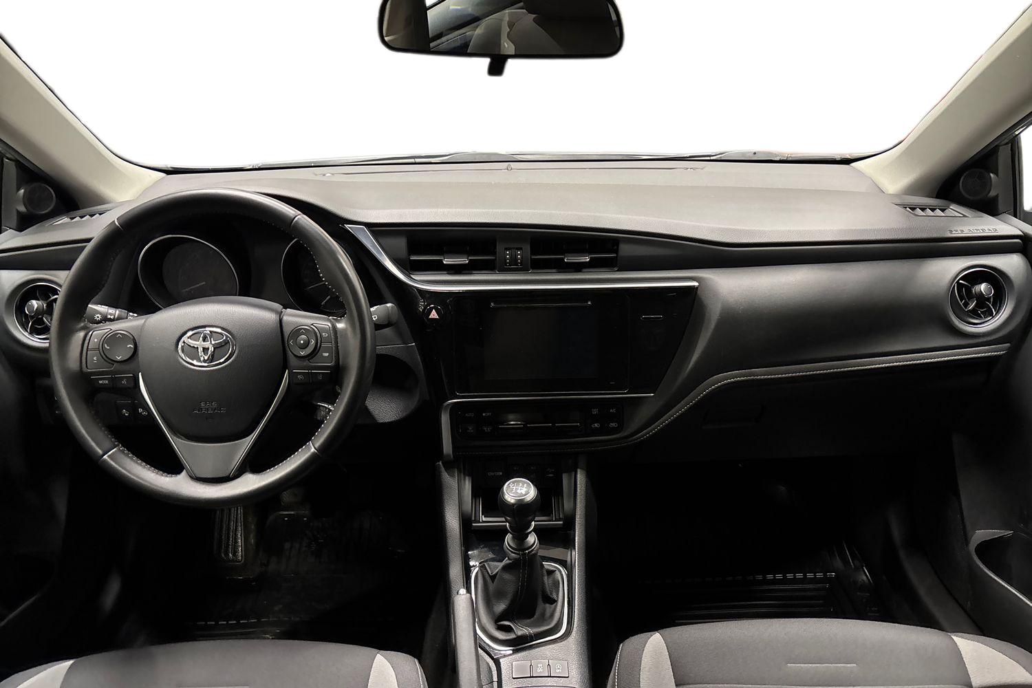 TOYOTA AURIS 2015