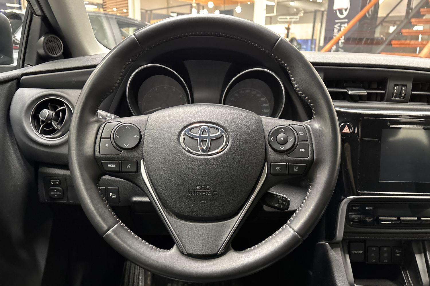 TOYOTA AURIS 2015