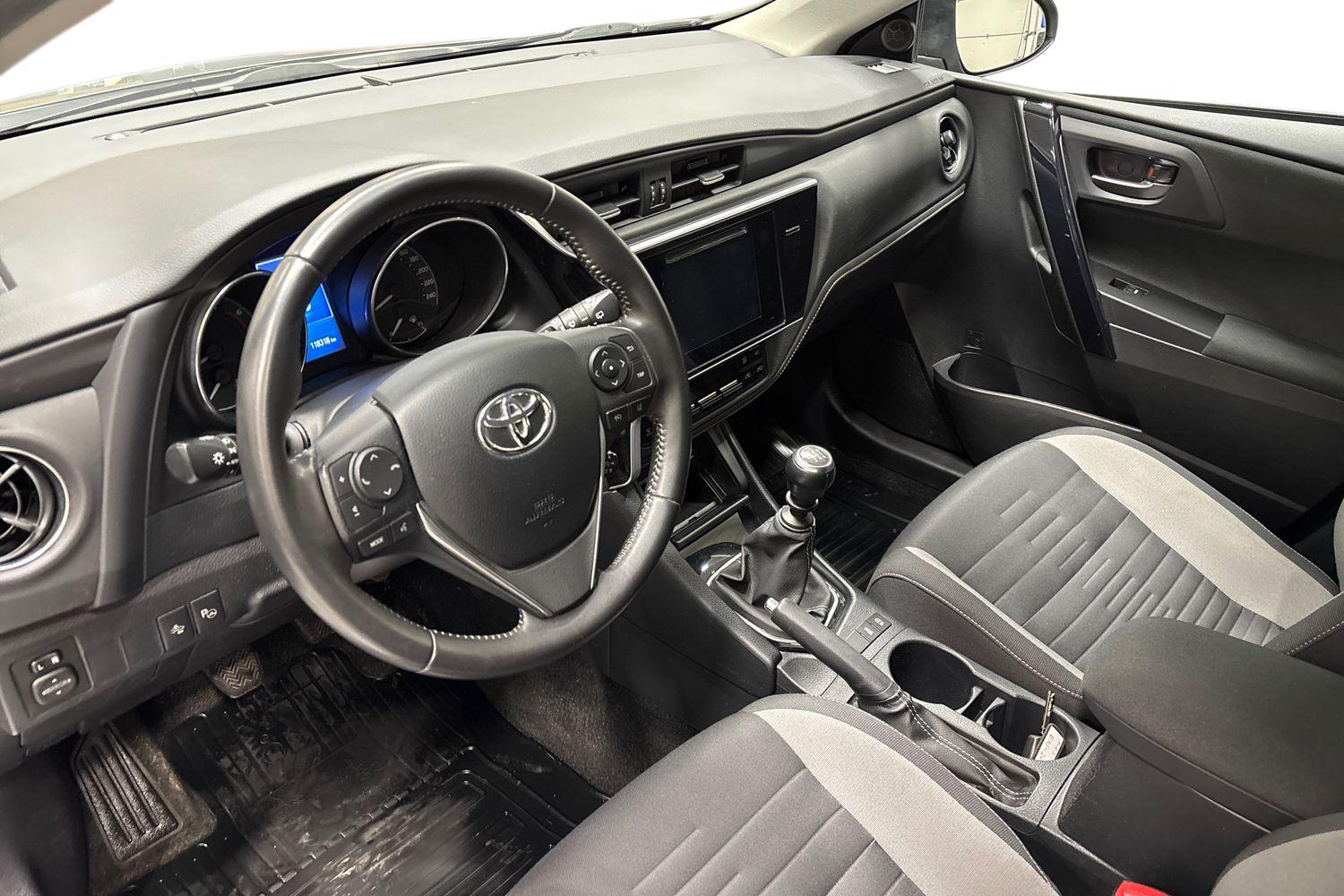 TOYOTA AURIS 2015