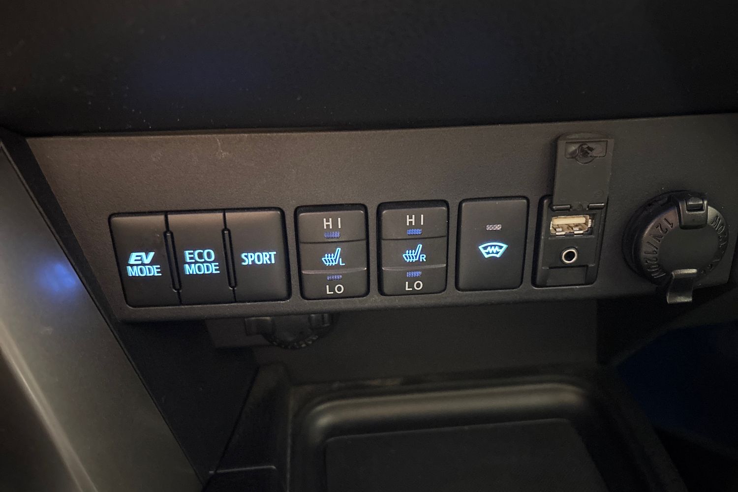 TOYOTA RAV4 2018