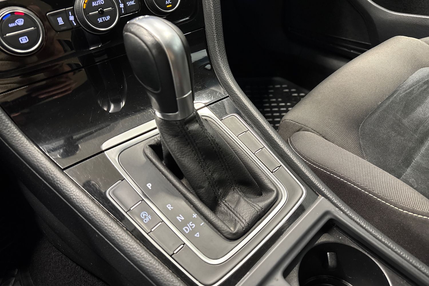 VOLKSWAGEN GOLF 2014