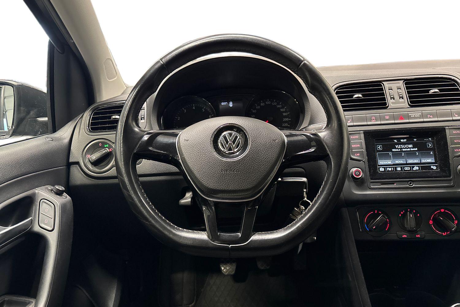 VOLKSWAGEN POLO 2016