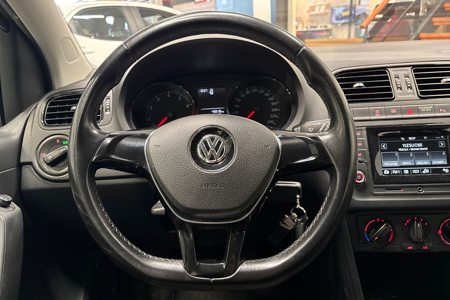 VOLKSWAGEN POLO 2016