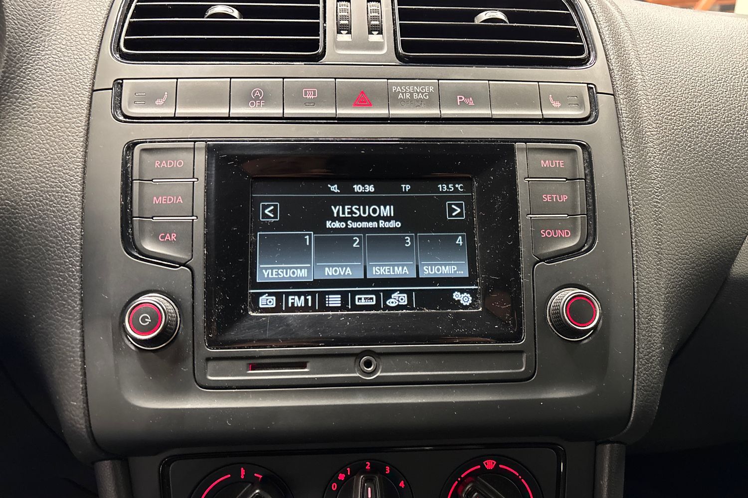 VOLKSWAGEN POLO 2016