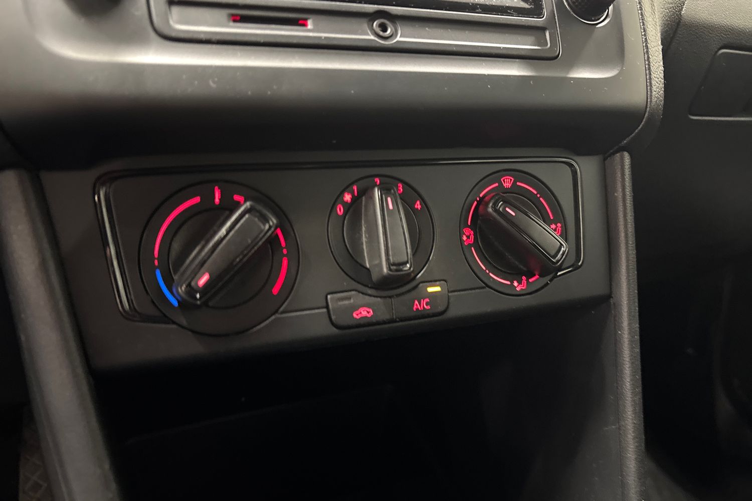 VOLKSWAGEN POLO 2016