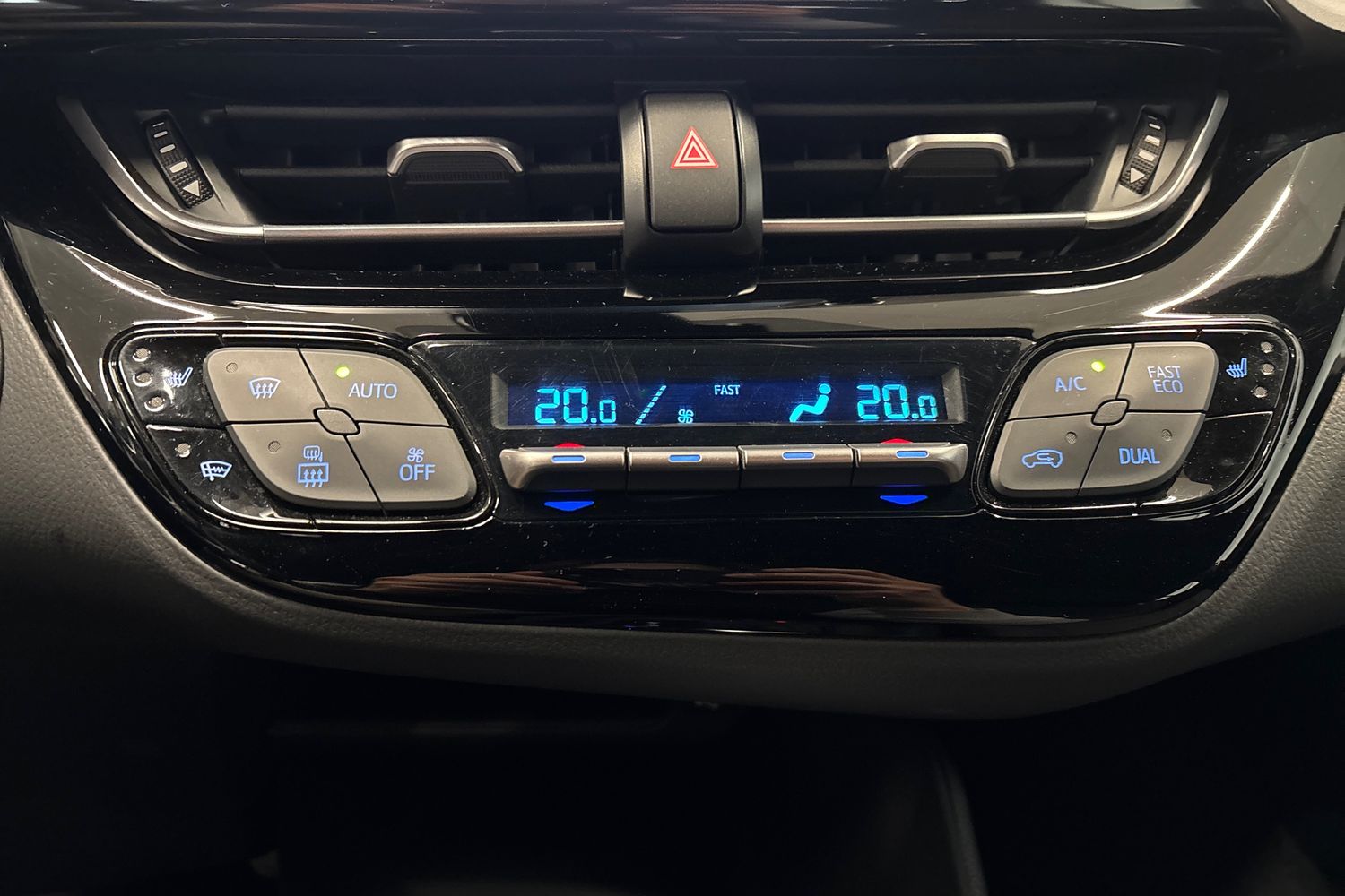 TOYOTA C-HR 2024