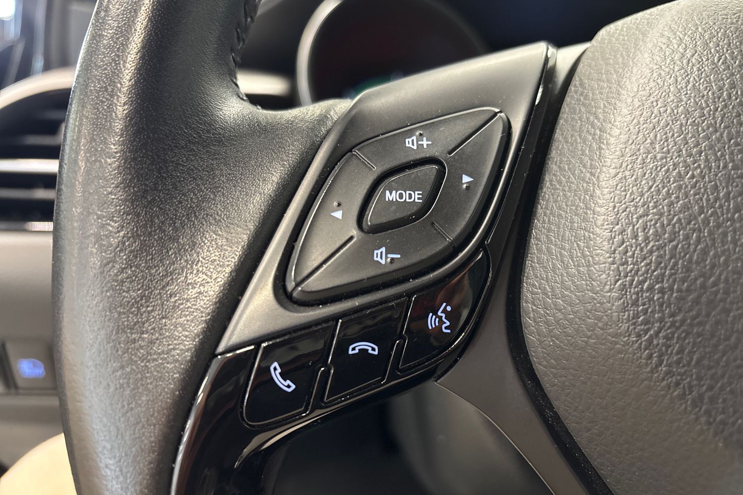 TOYOTA C-HR 2024