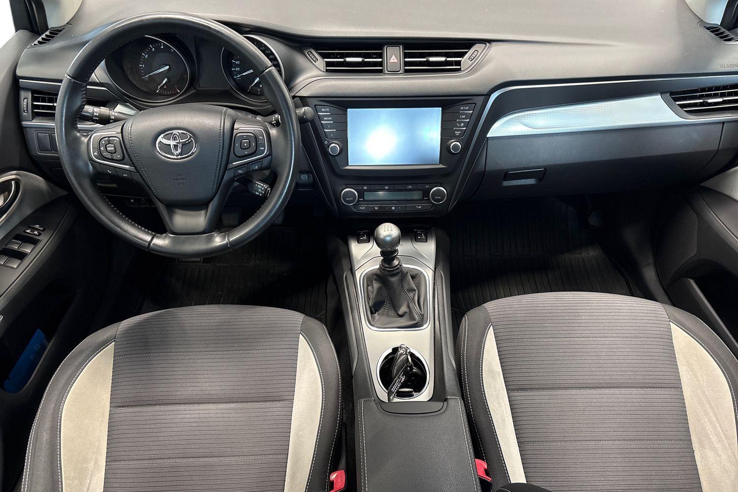 TOYOTA AVENSIS 2015