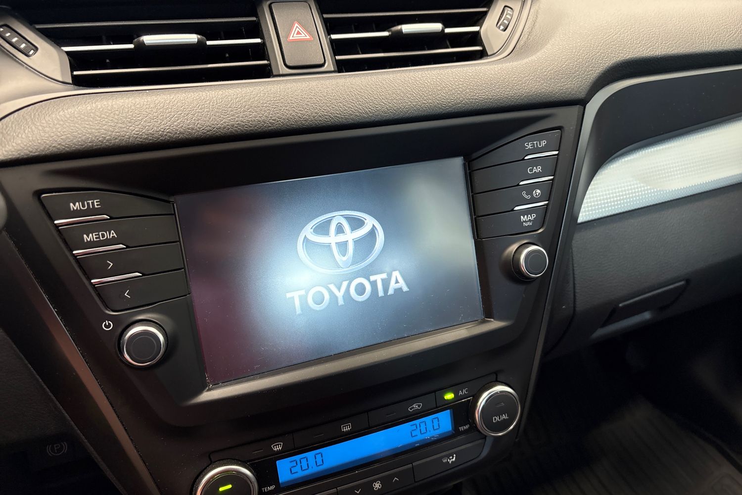 TOYOTA AVENSIS 2015