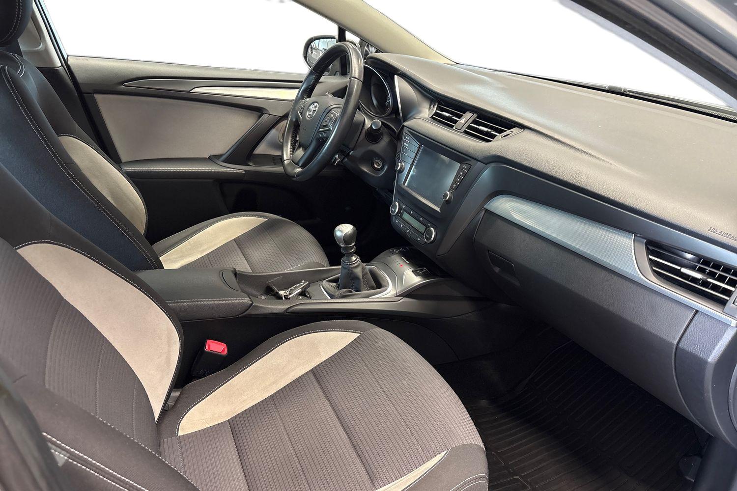TOYOTA AVENSIS 2015