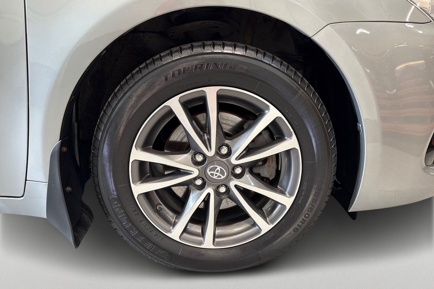 TOYOTA AVENSIS 2015