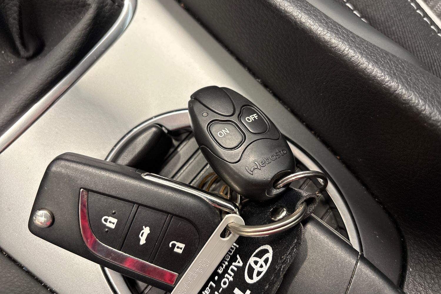 TOYOTA AVENSIS 2015