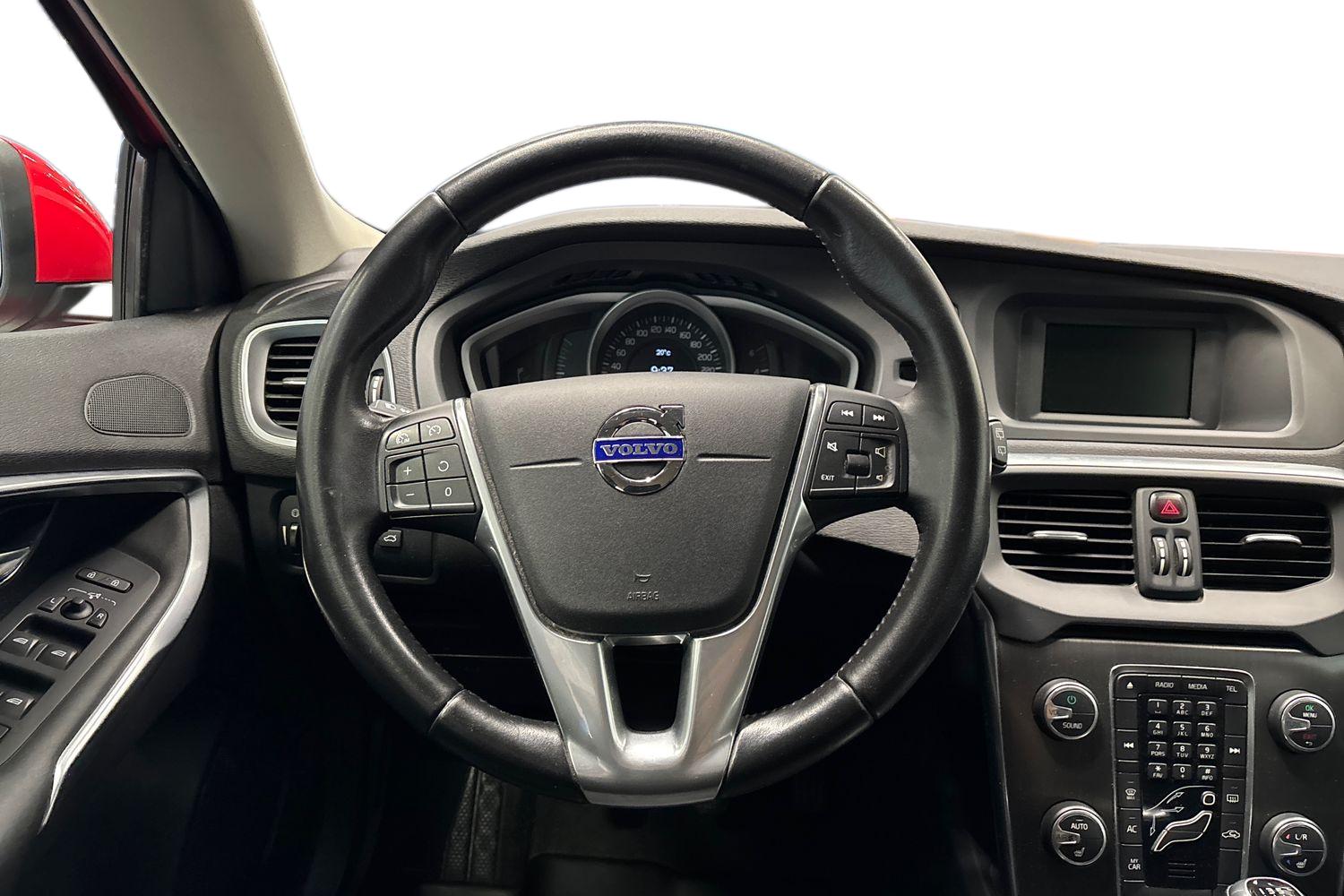 VOLVO V40 2015