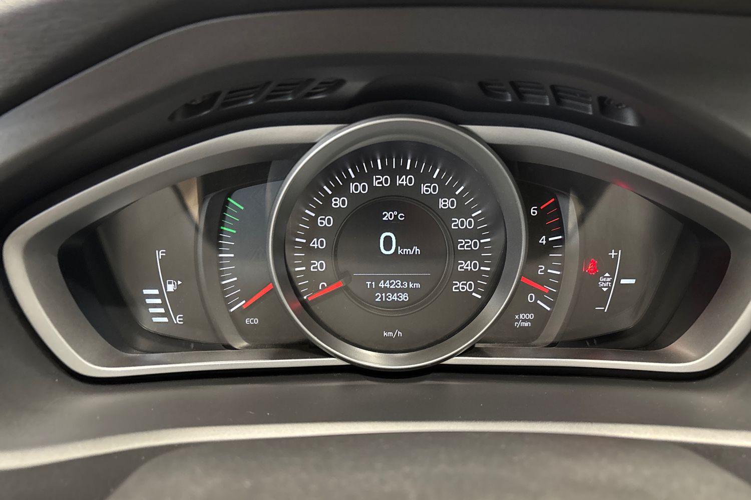 VOLVO V40 2015