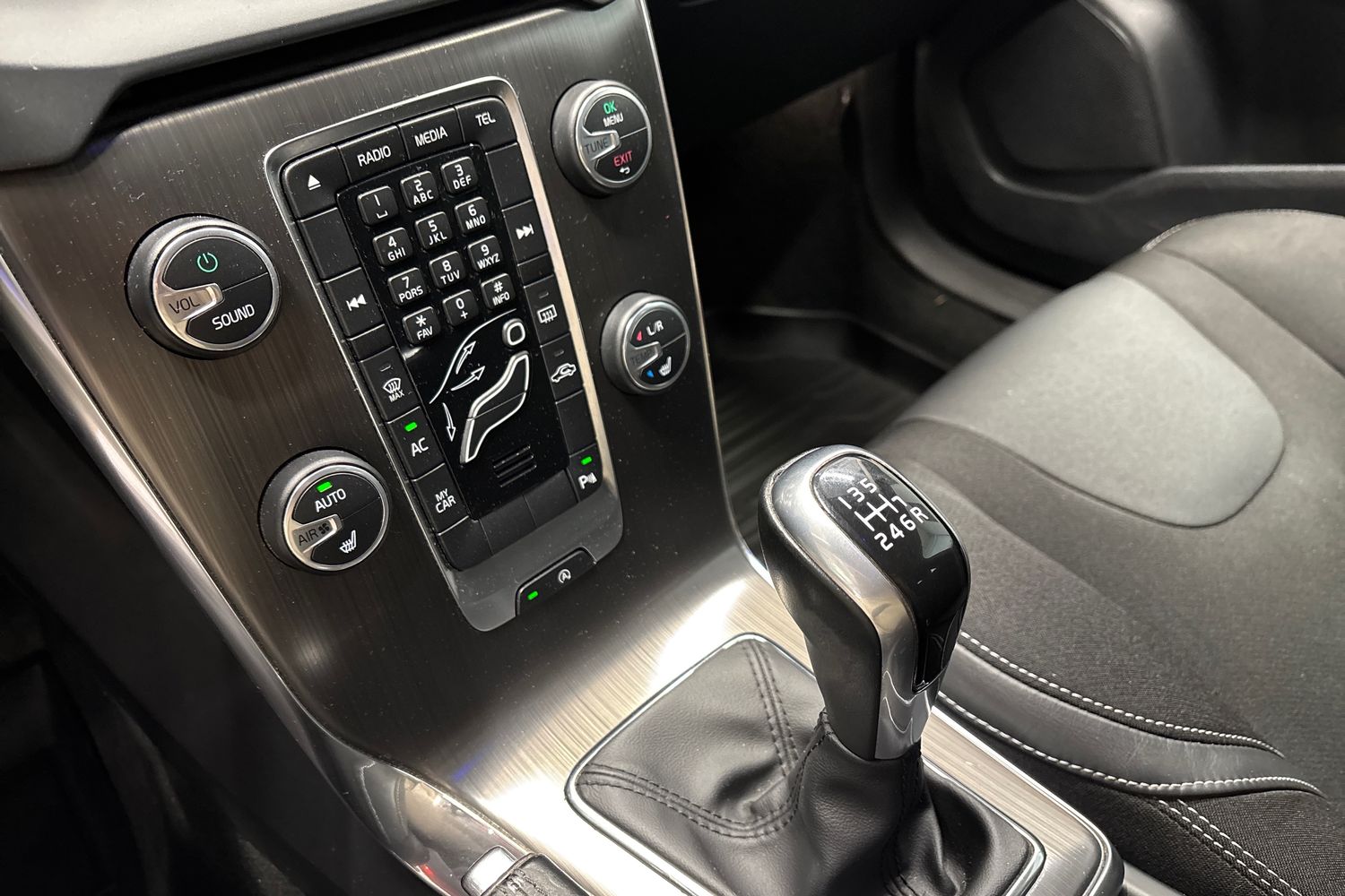 VOLVO V40 2015