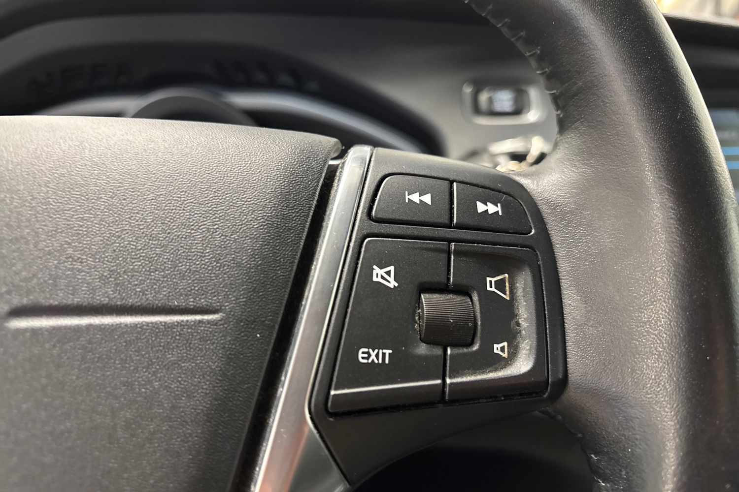 VOLVO V40 2015