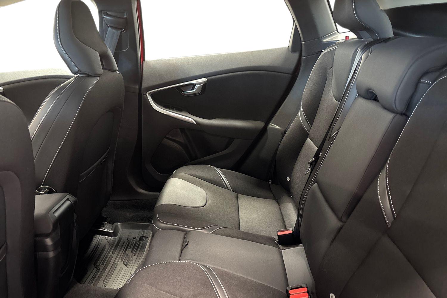 VOLVO V40 2015