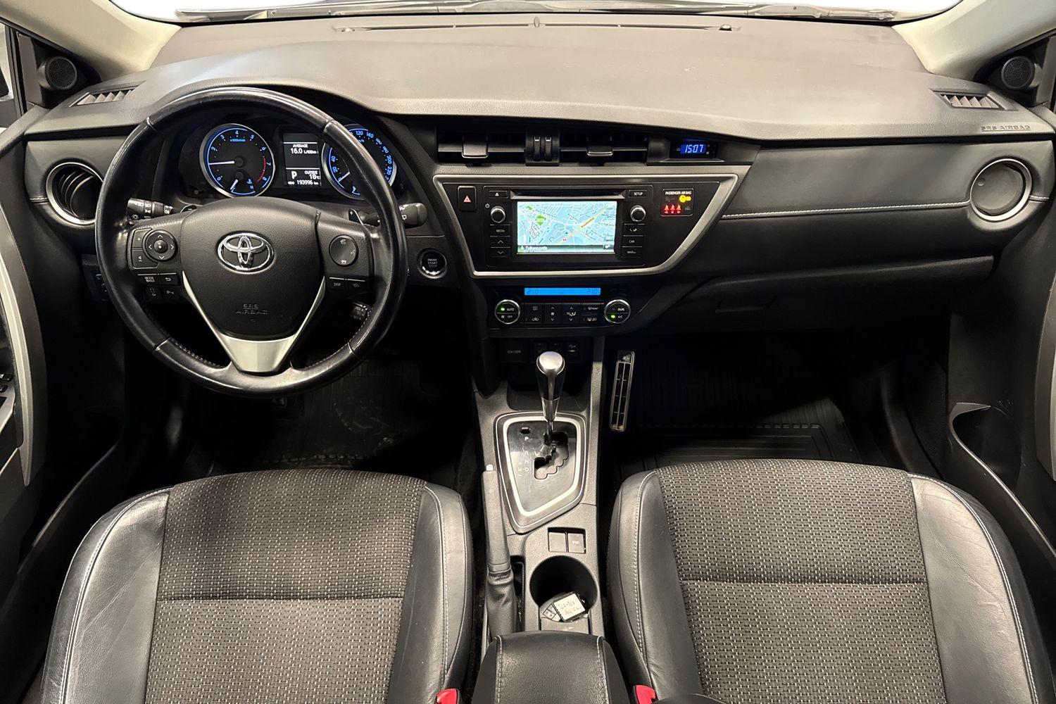 TOYOTA AURIS 2015