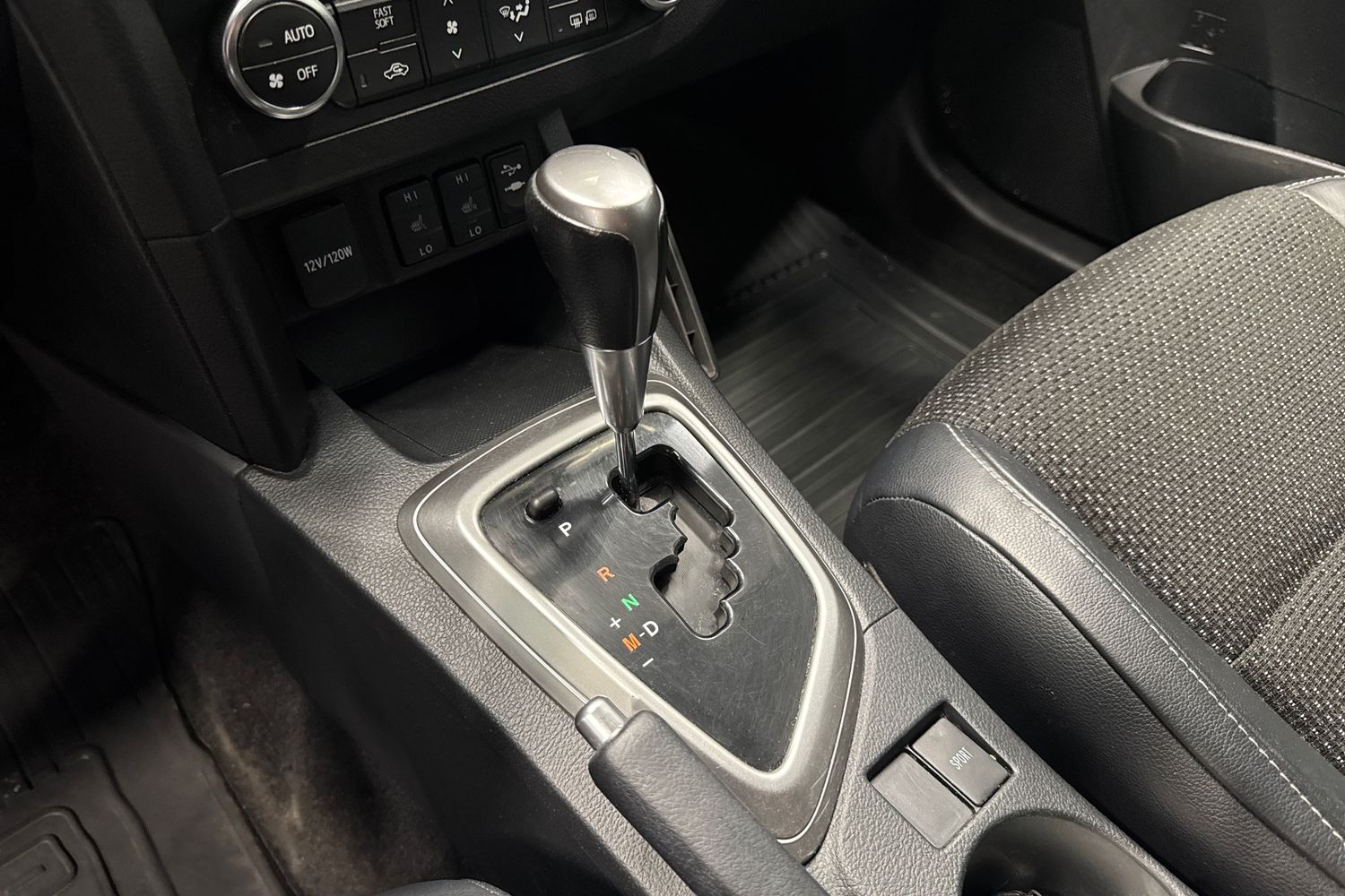 TOYOTA AURIS 2015