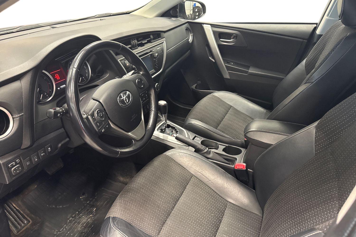 TOYOTA AURIS 2015