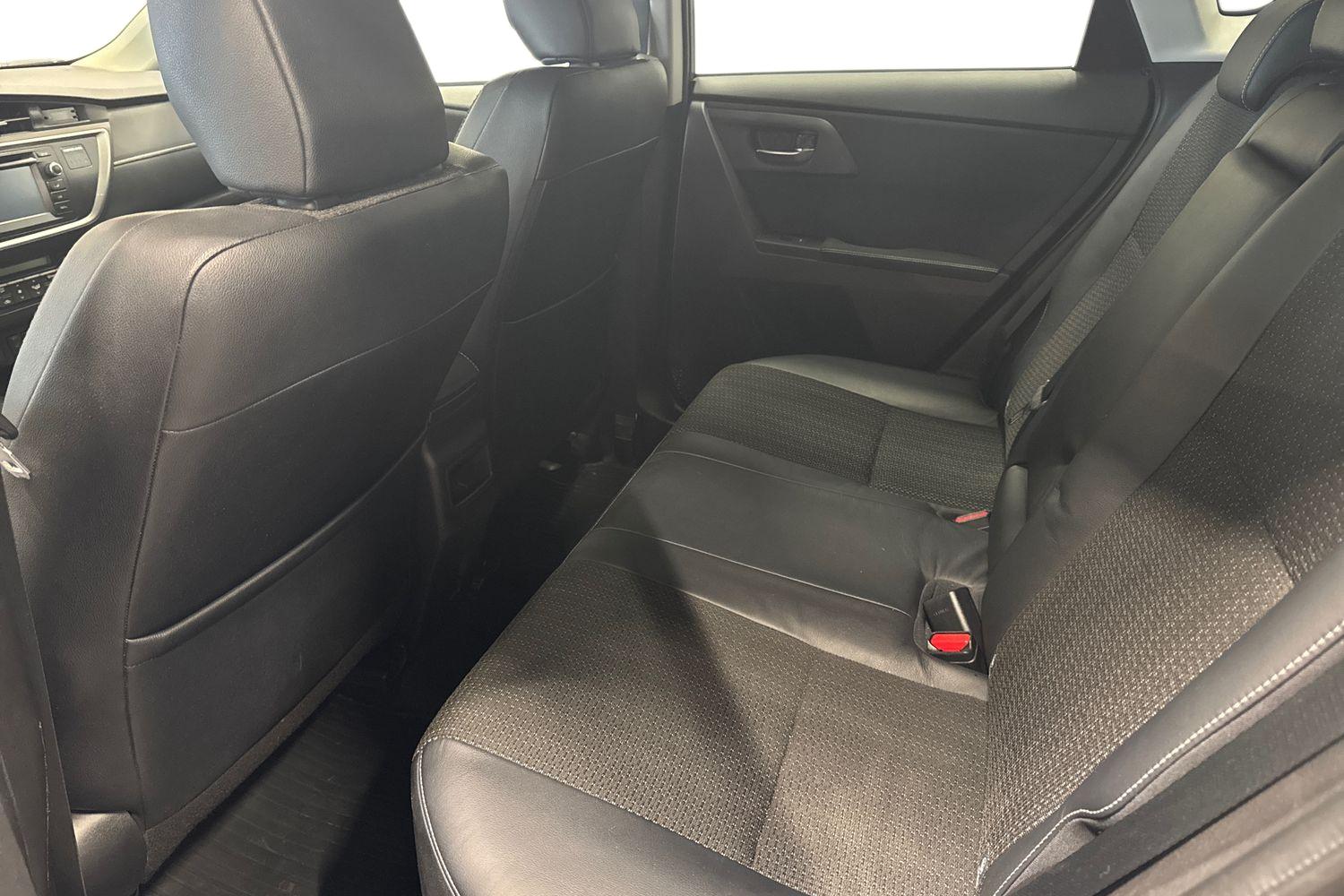 TOYOTA AURIS 2015