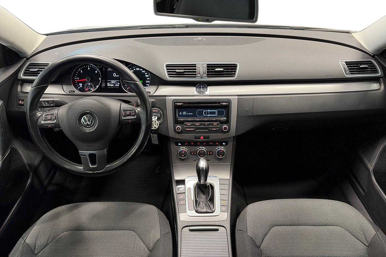VOLKSWAGEN PASSAT 2012
