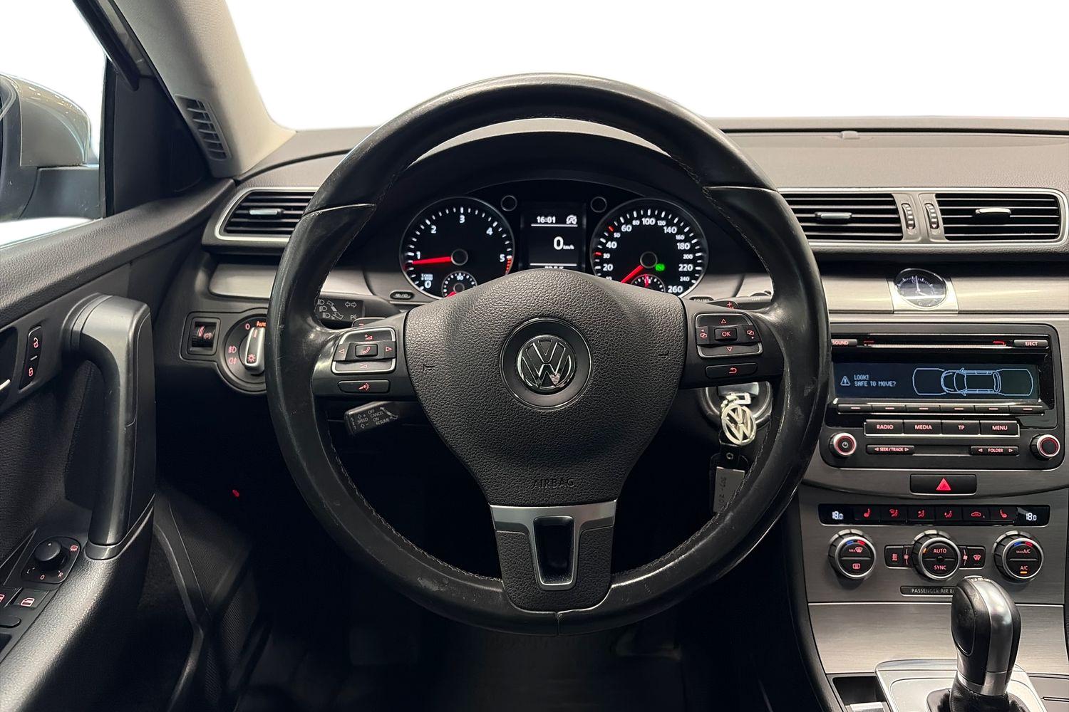 VOLKSWAGEN PASSAT 2012