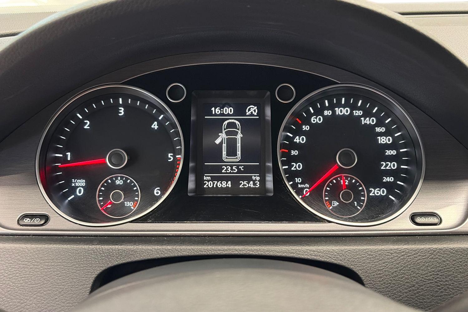 VOLKSWAGEN PASSAT 2012