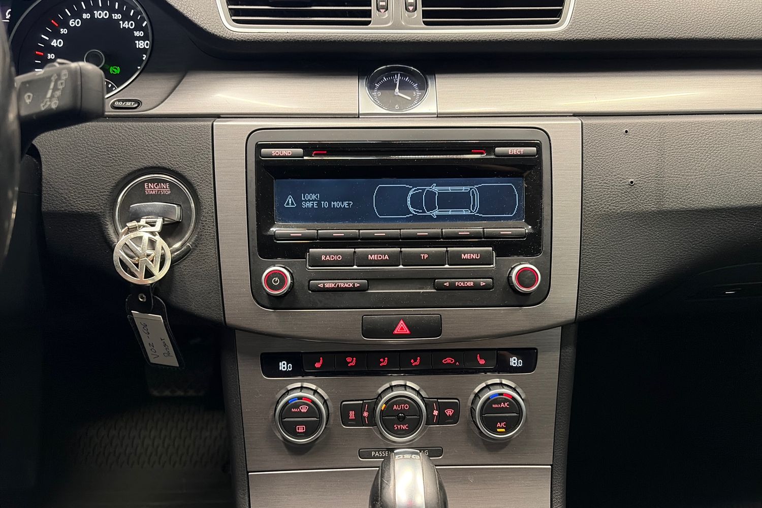 VOLKSWAGEN PASSAT 2012