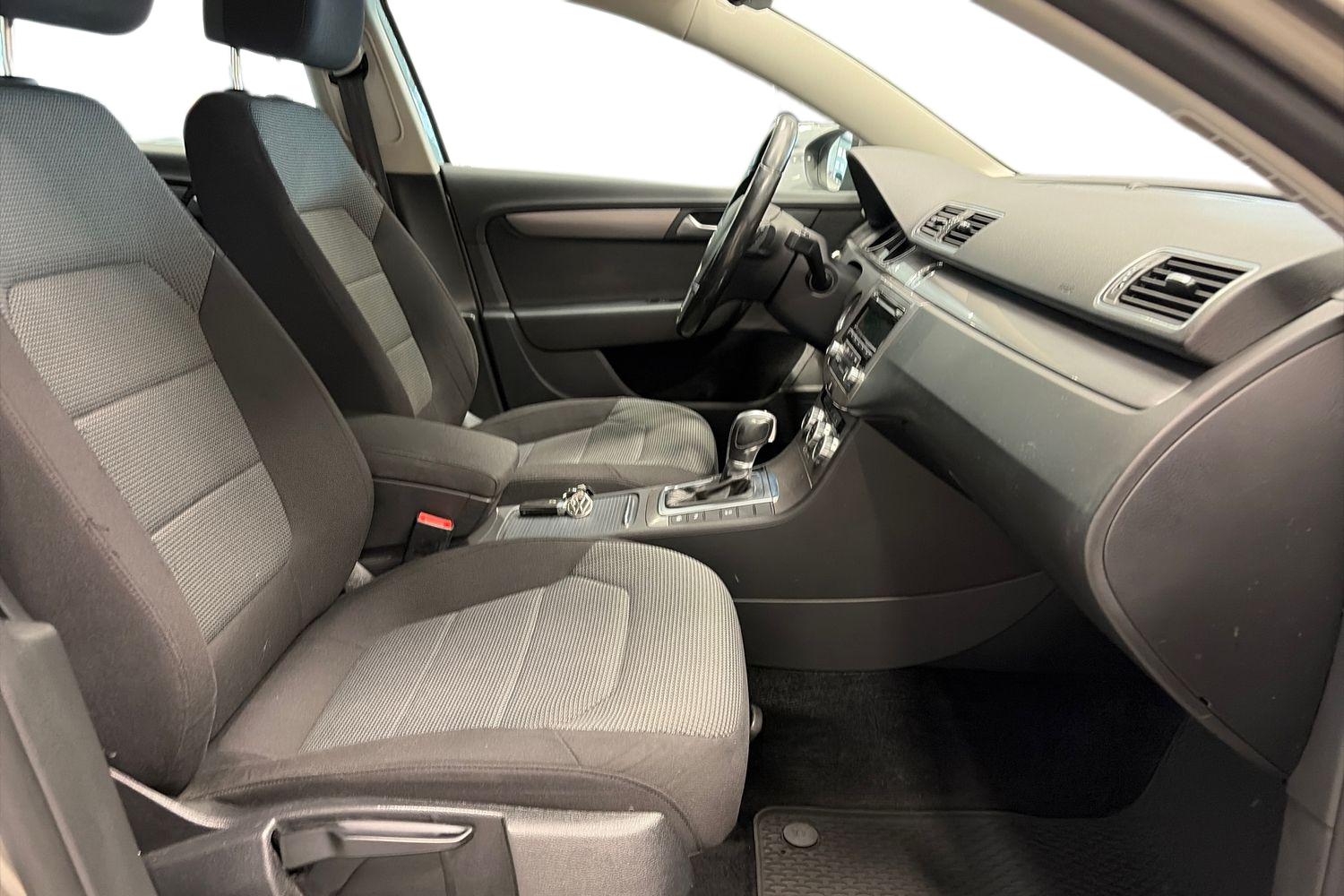 VOLKSWAGEN PASSAT 2012