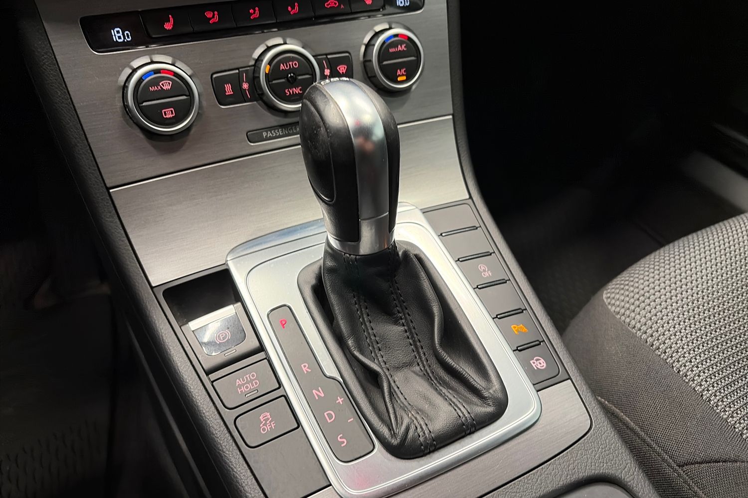 VOLKSWAGEN PASSAT 2012