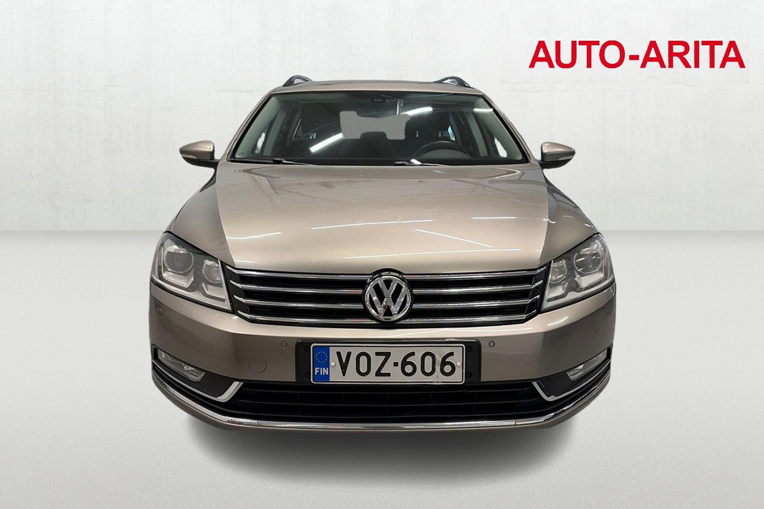 VOLKSWAGEN PASSAT 2012