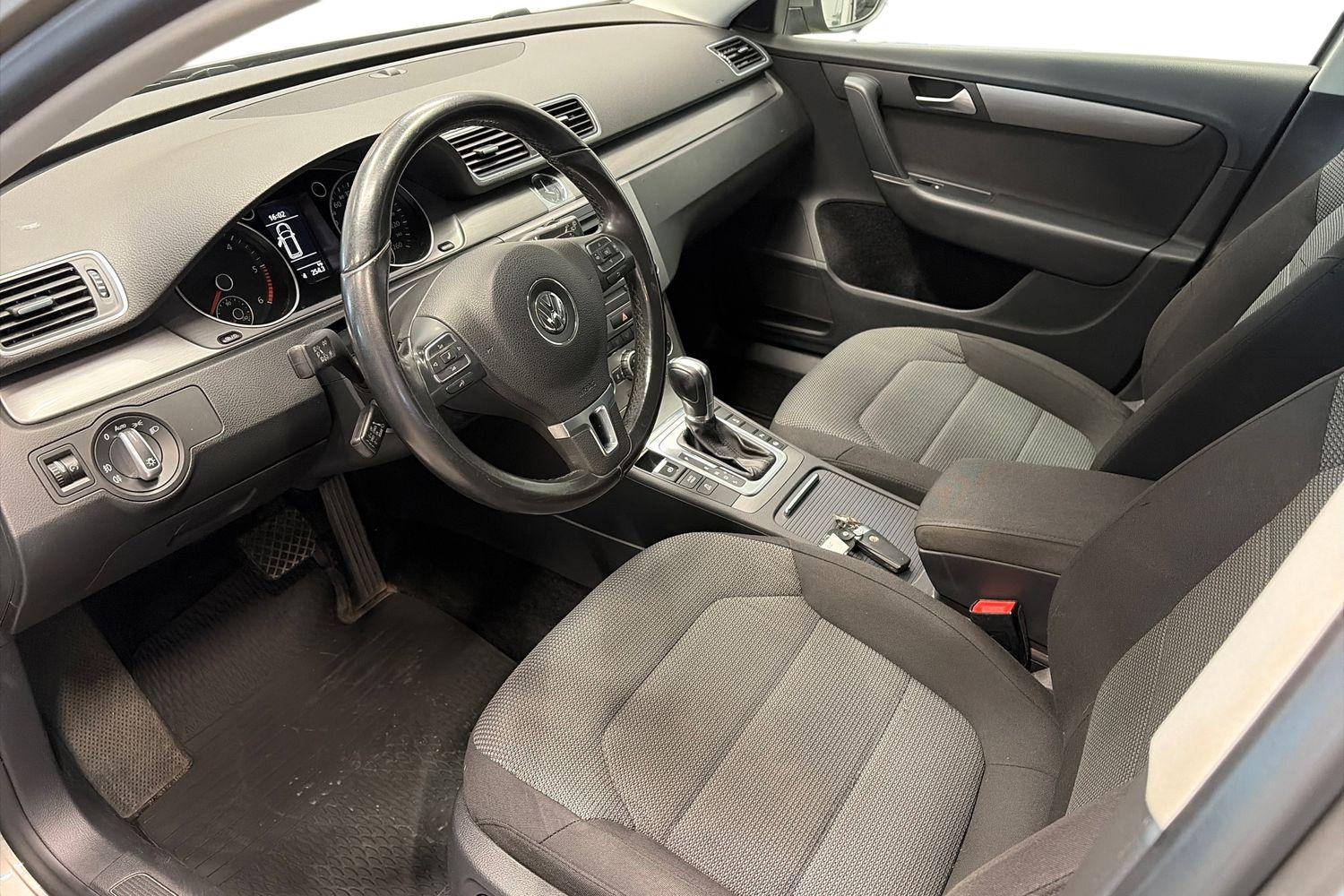 VOLKSWAGEN PASSAT 2012