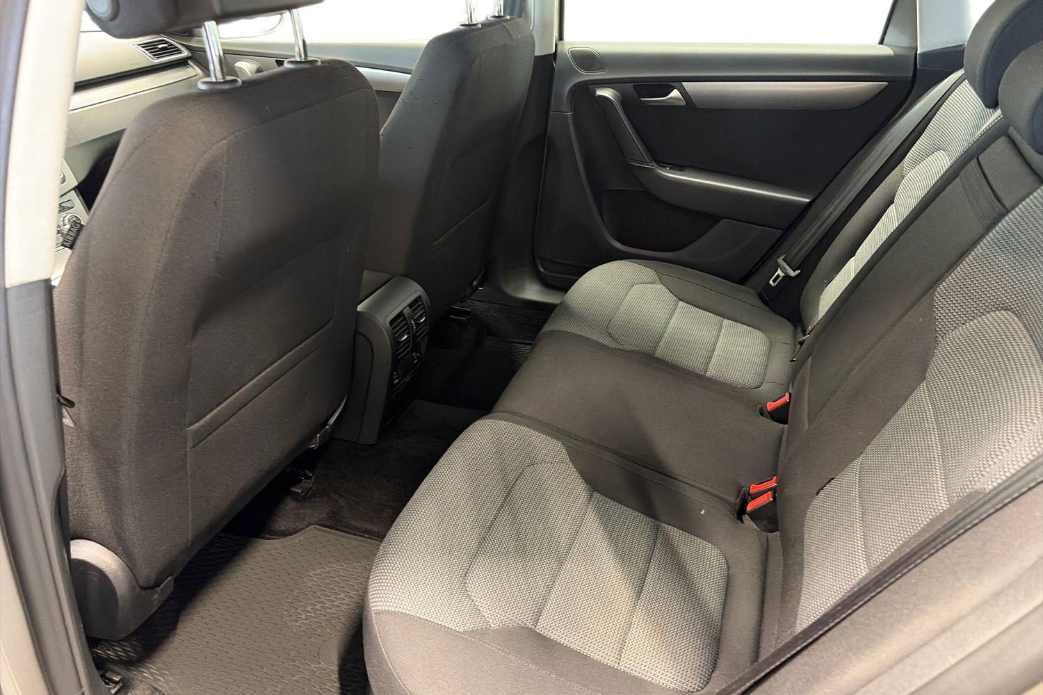 VOLKSWAGEN PASSAT 2012