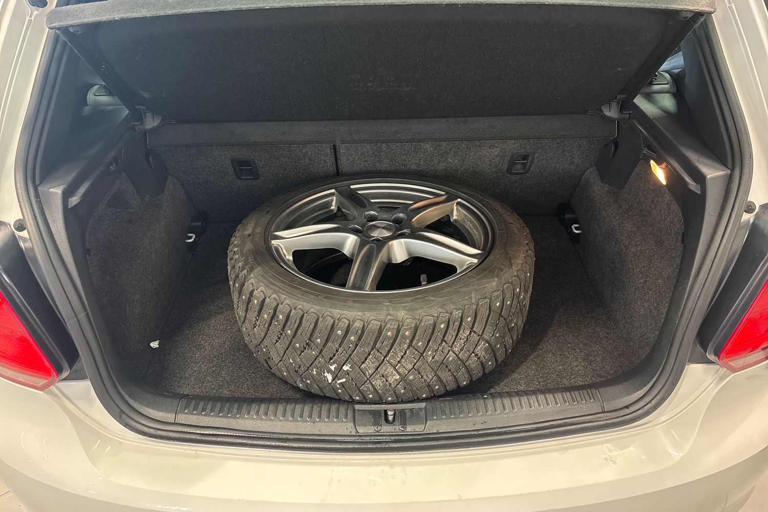 VOLKSWAGEN POLO 2013