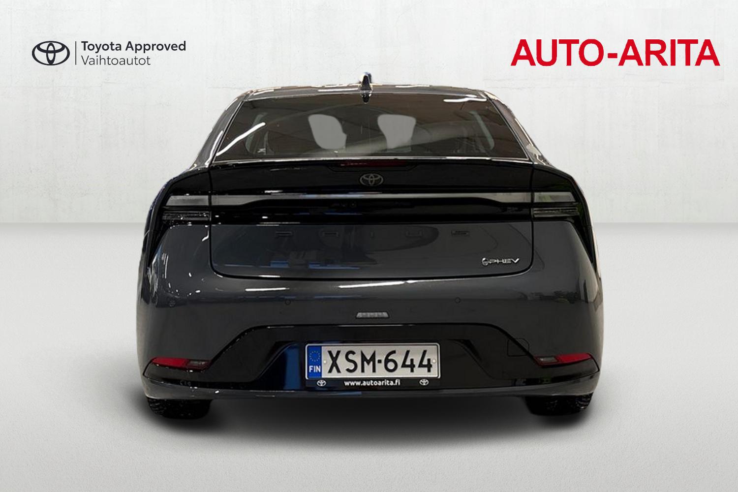 Toyota Prius Plug-in 2024