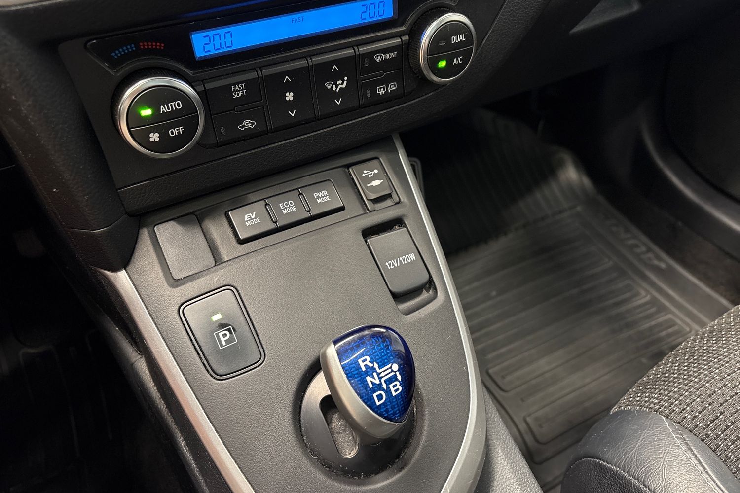 TOYOTA AURIS 2013
