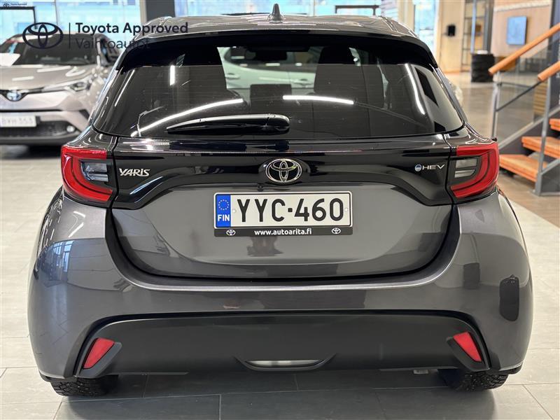 TOYOTA YARIS 2024