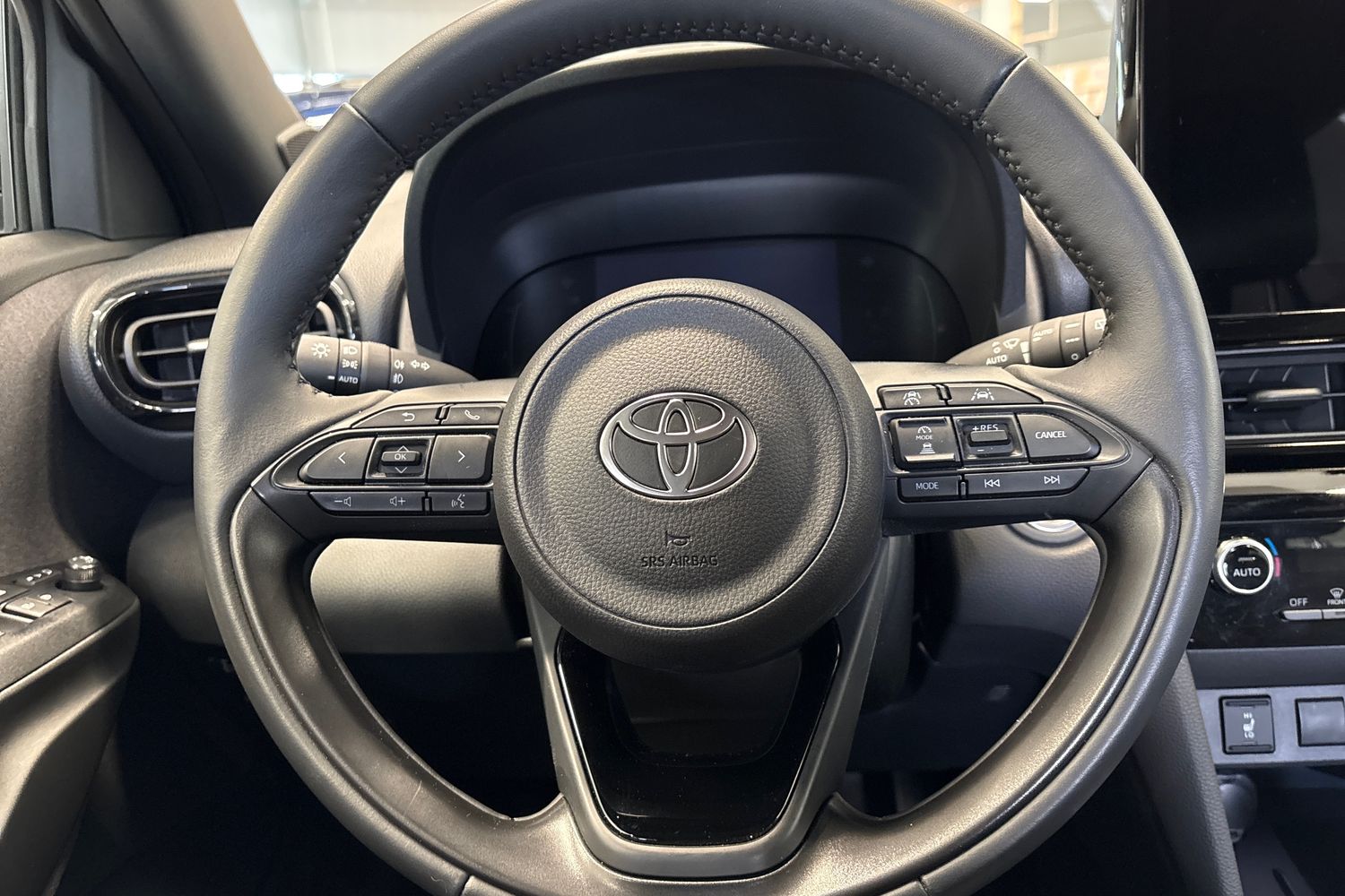 TOYOTA Yaris Cross 2025