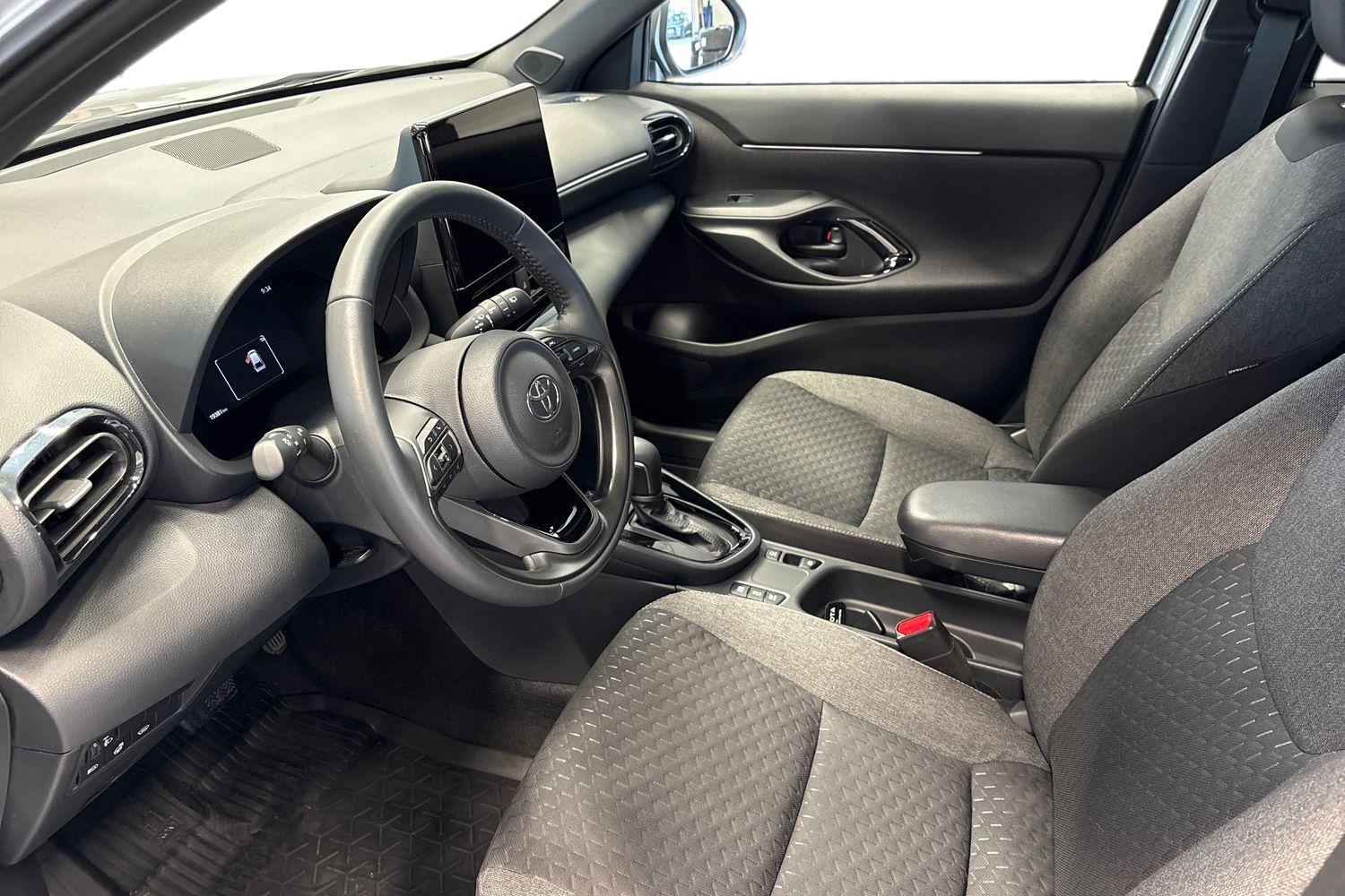 TOYOTA Yaris Cross 2025