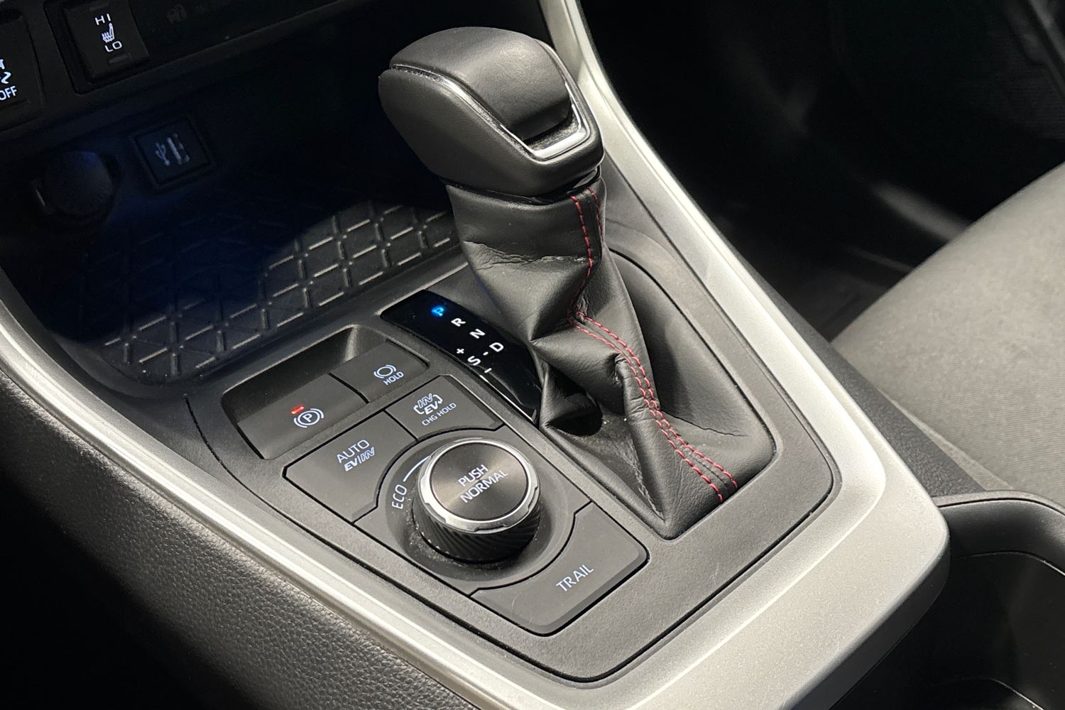 Toyota RAV4 Plug-in 2025