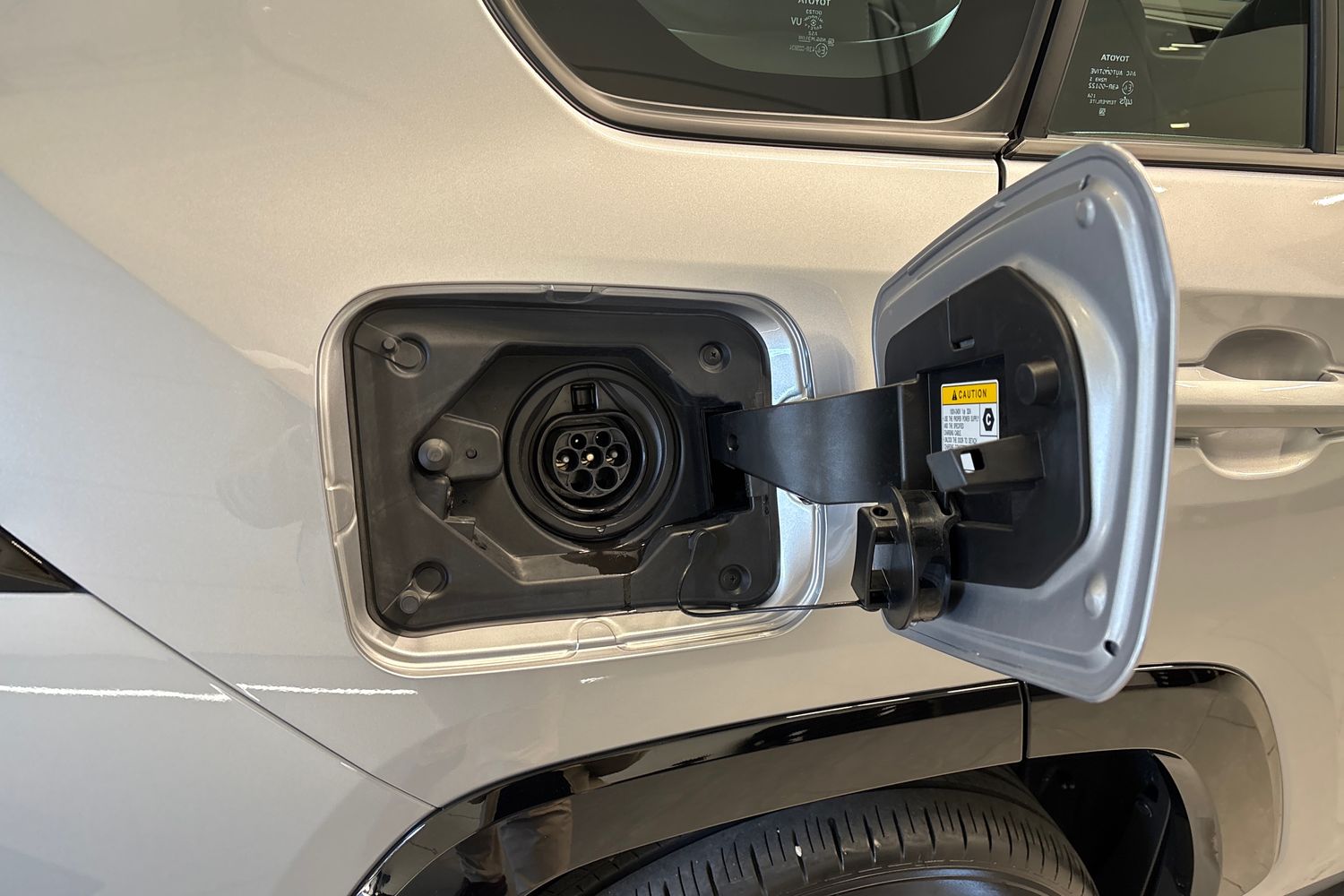 Toyota RAV4 Plug-in 2025