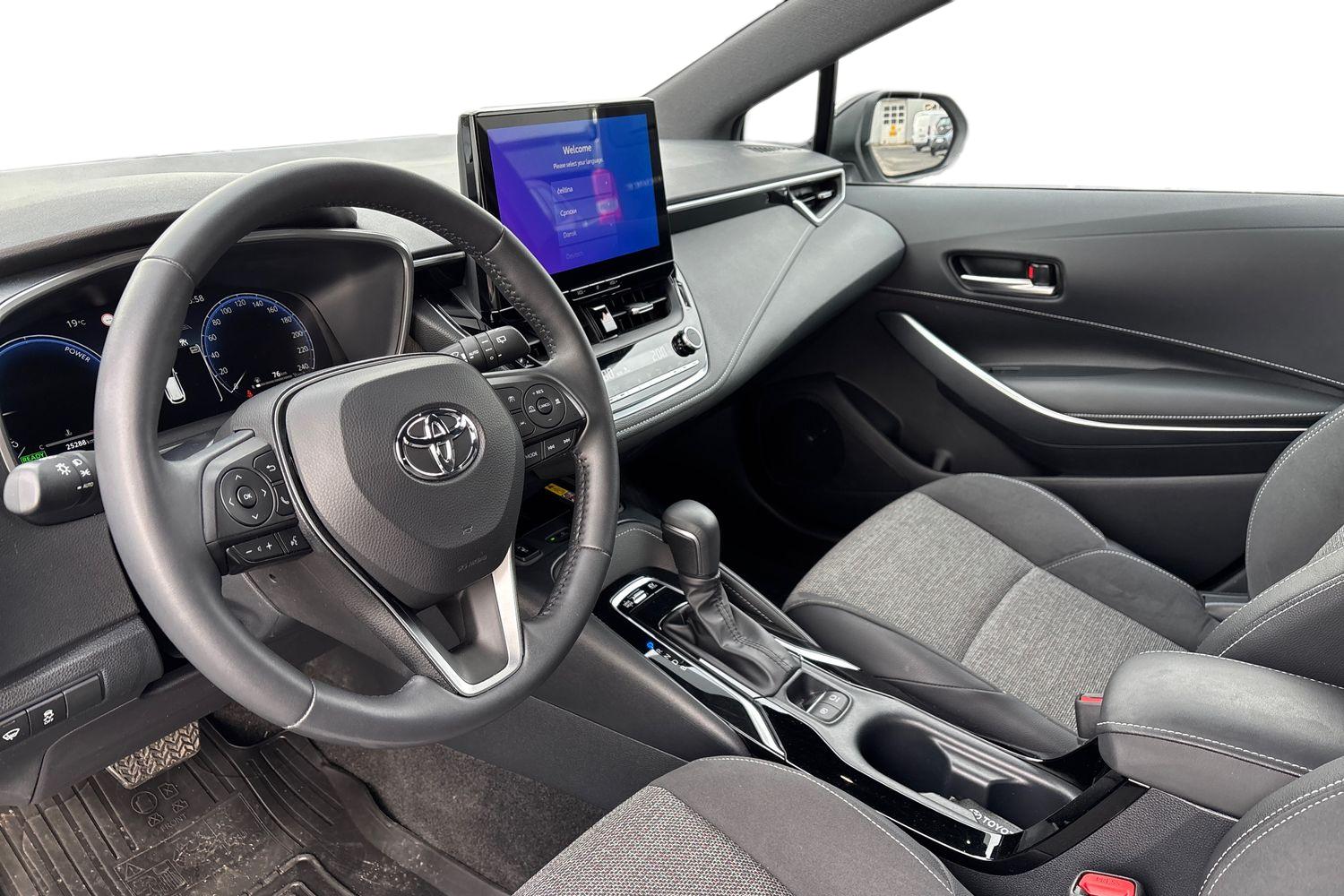 TOYOTA Corolla 2025