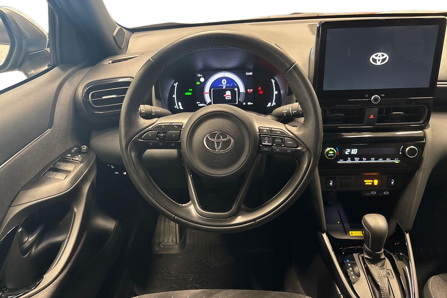 TOYOTA Yaris Cross 2025